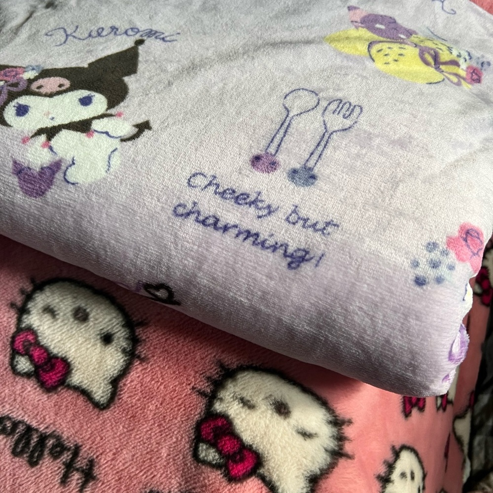 Adorable Light Purple Kuromi Print Throw Blanket 5X6, excellent condition